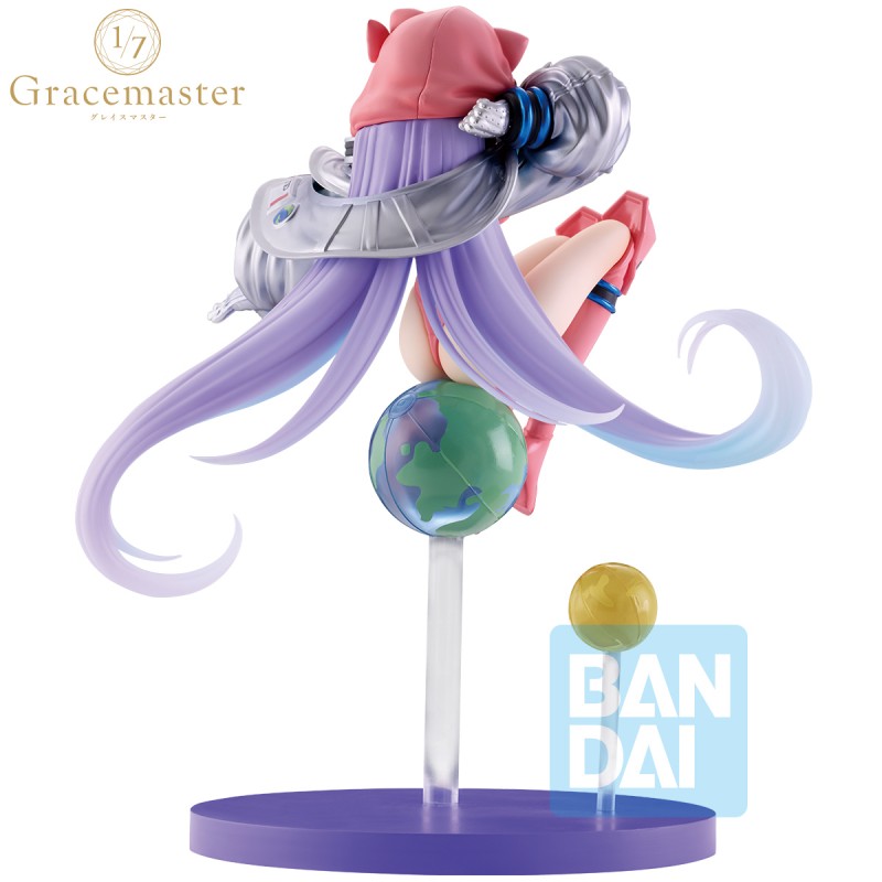 Figurine Fate/Grand Order Ichibansho Moon Cancer/BB Cosmos Celebrity Summer Experience par Bandai, représentant BB en tenue rose futuriste avec capuche, manches métalliques et décor spatial sur socle violet.