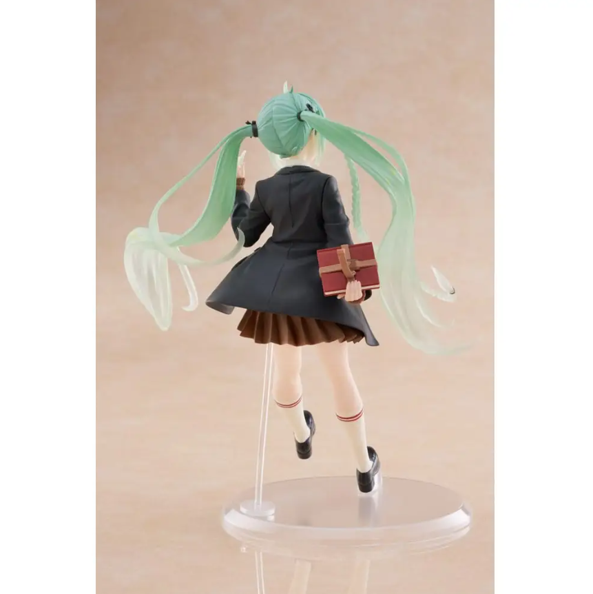 Figurine Hatsune Miku Preppy Style en tenue d’écolière, avec longues couettes vert pastel