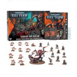 Boîte Warhammer Kill Team Terreur sur Devlan en français avec figurines, décors, livrets et matériel de jeu sur fond blanc.