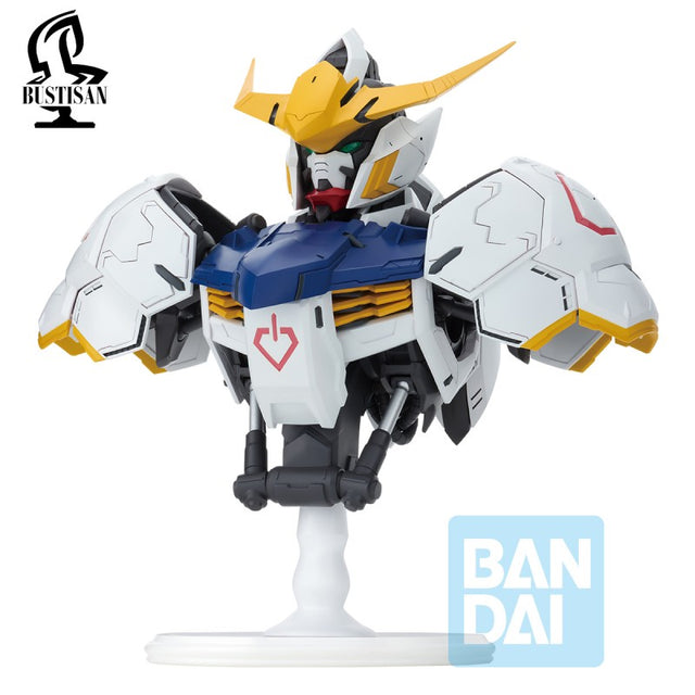 Buste Ichibansho Mobile Suit Gundam Iron-Blooded Orphans Gundam Barbatos par Bandai, avec armure blanche, bleue et jaune sur socle.