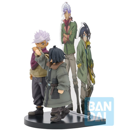Figurine Mobile Suit Gundam Iron-Blooded Orphans Ichibansho Mikazuki et Orga par Bandai, avec deux personnages sur socle et décor de fond.