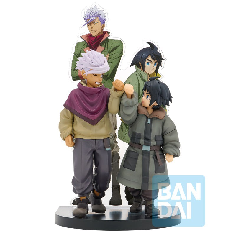 Figurine Mobile Suit Gundam Iron-Blooded Orphans Ichibansho Mikazuki et Orga par Bandai, avec deux personnages sur socle et décor de fond.