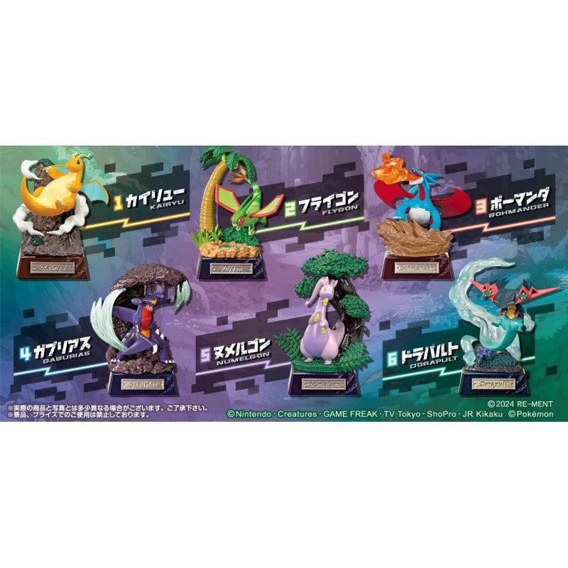 Boîtes aléatoires Pokémon Pocket Statue Type Dragon par Re-Ment, avec figurines mini-dioramas de Pokémon dragon comme Dracolosse, Carchacrok et Drattak.