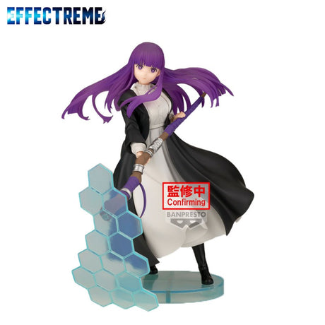 Figurine Frieren: Beyond Journey’s End Effectreme Fern par Banpresto, représentant Fern aux cheveux violets avec bâton et effet magique bleu translucide devant une lune.