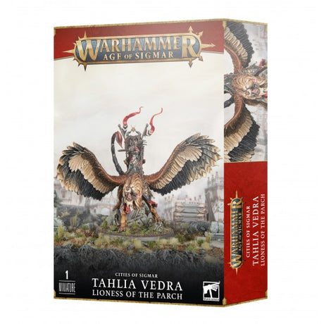 Boîte Warhammer Age of Sigmar Cities of Sigmar Tahlia Vedra, Lionne de la Parche, avec héroïne montée sur créature ailée.