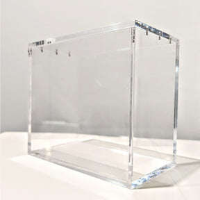 Boîte de protection en plexiglass transparent avec couvercle aimanté pour boosters et cartes de collection.