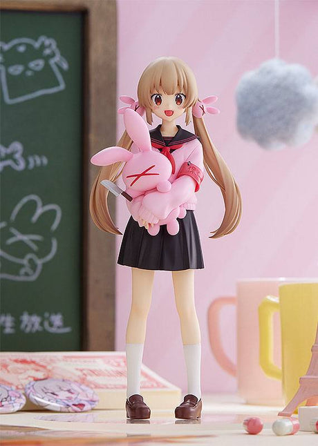 Figurine Pop Up Parade de Natori Sana, portant un uniforme scolaire noir et rose, avec une peluche lapin rose et un couteau, capturant son style unique et mystérieux.