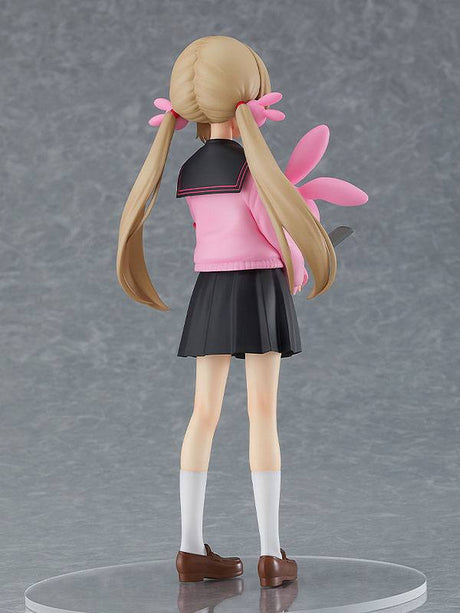 Figurine Pop Up Parade de Natori Sana, portant un uniforme scolaire noir et rose, avec une peluche lapin rose et un couteau, capturant son style unique et mystérieux.